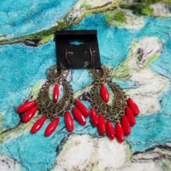 Red chandelier earrings - Picture 2 of 2